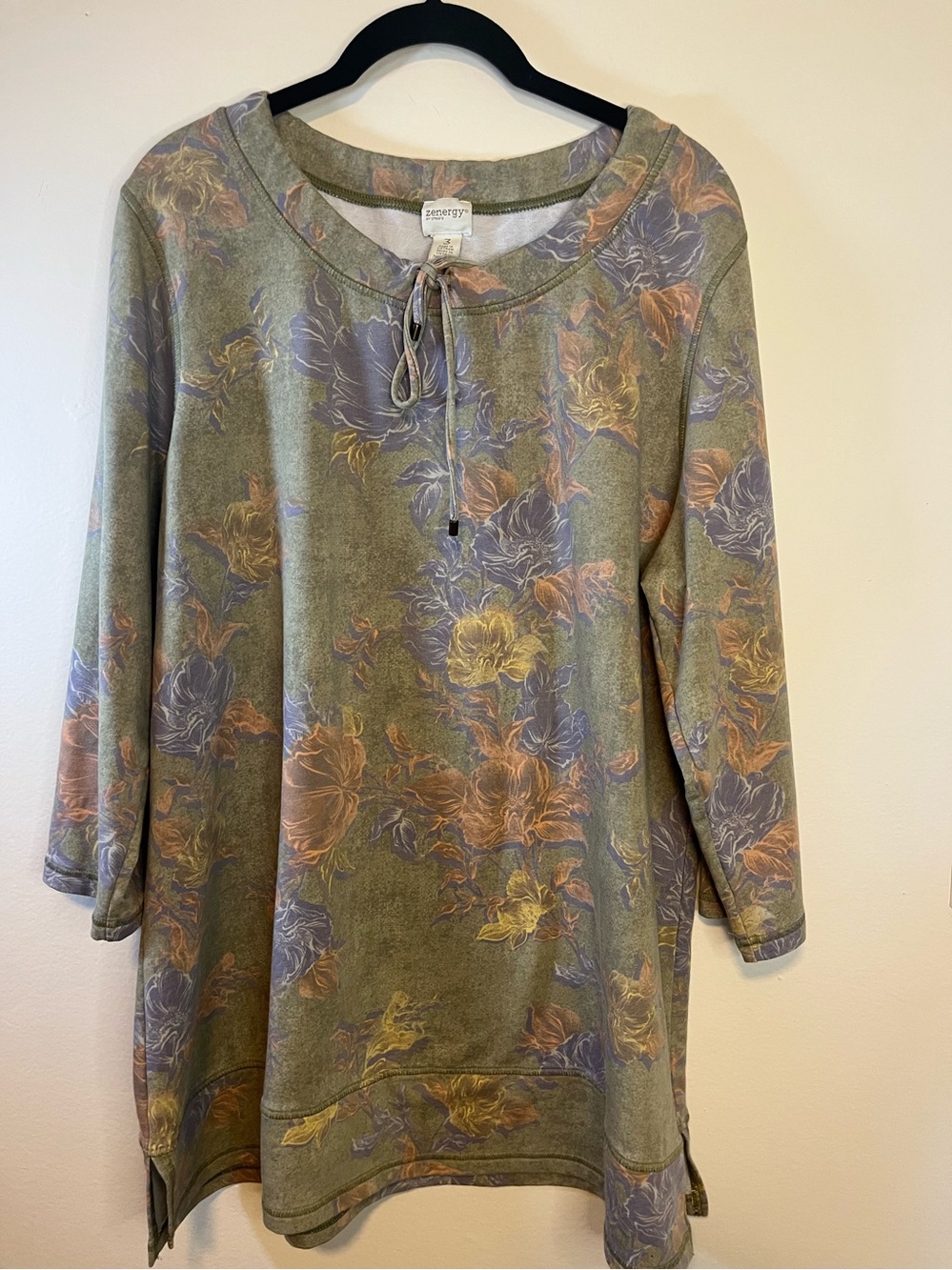 Zenergy by Chico's Olive Floral Tie-Neck Tunic with Purple and Rust sweatshirt